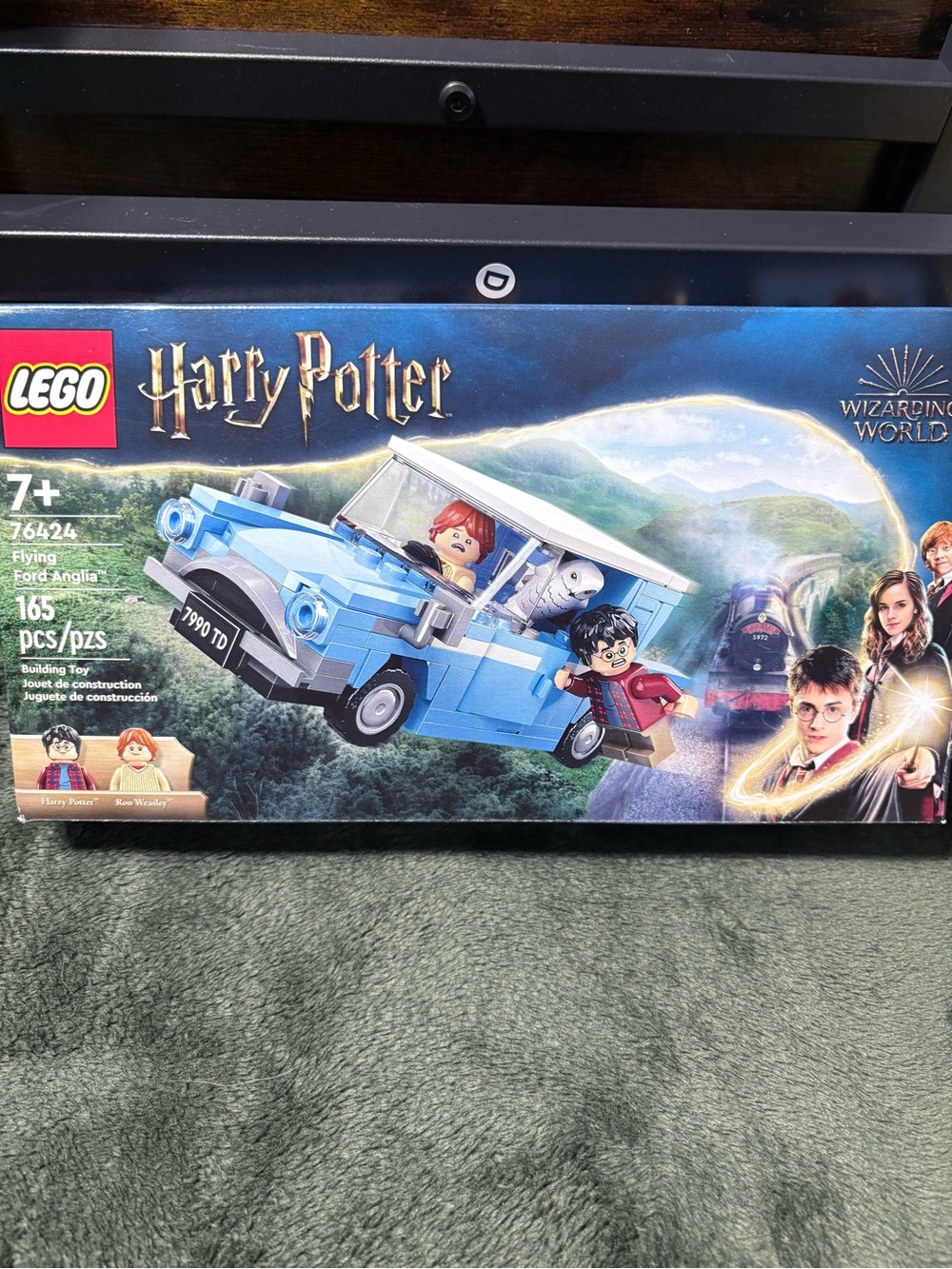 LEGO Harry Potter Blue Flying Ford Anglia Building Set